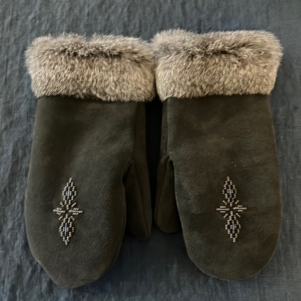 Manitobah Mukluk suede mittens